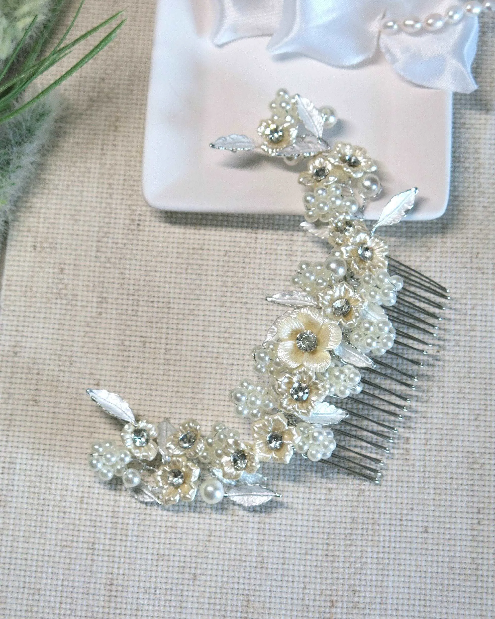 Bridal Abalone Flower Pearl Hair Comb, Wedding Floral Off White Hair Comb, Bridesmaid Floral Ivory Hair Comb Tiara