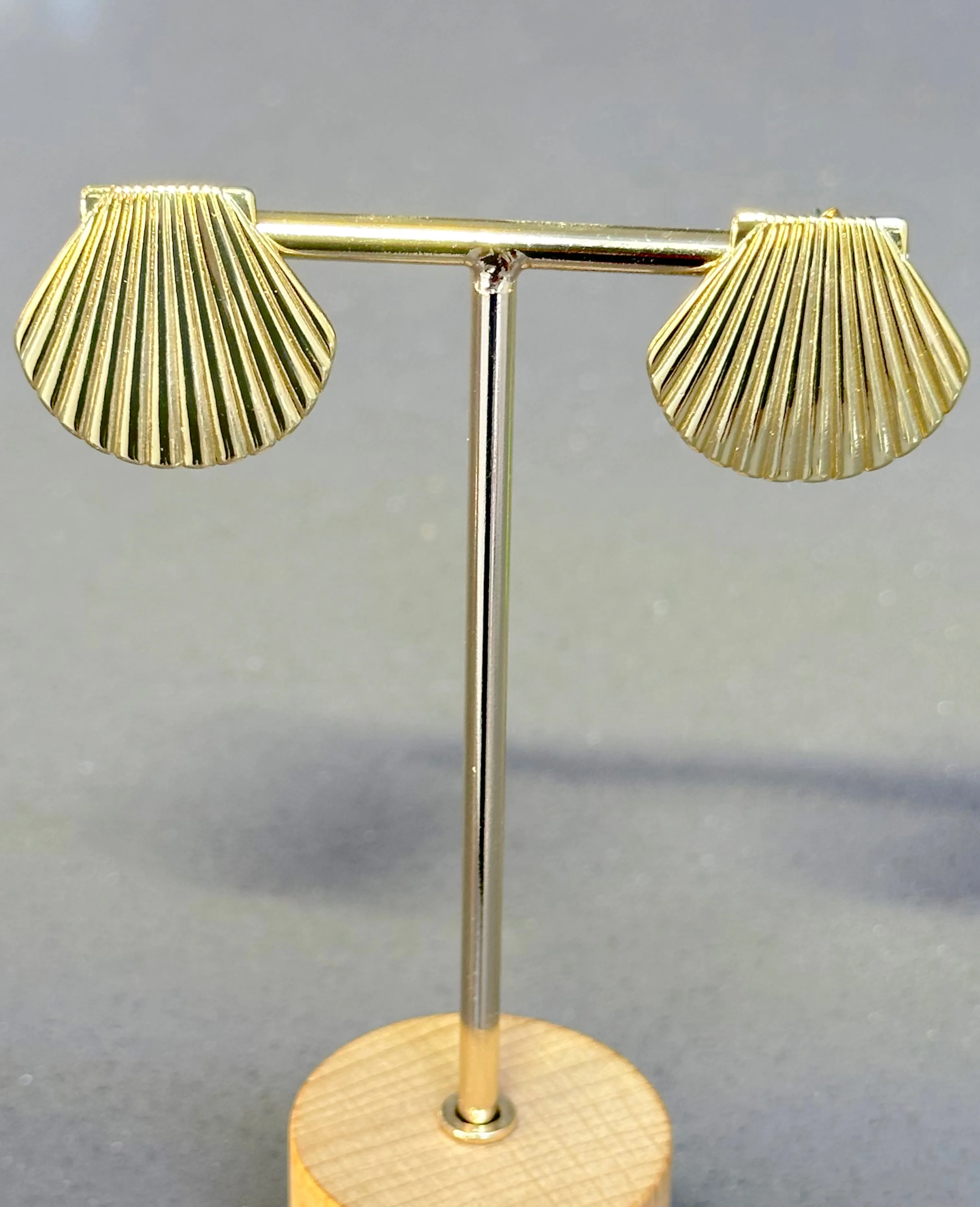 Scallop Shell Stud Earring